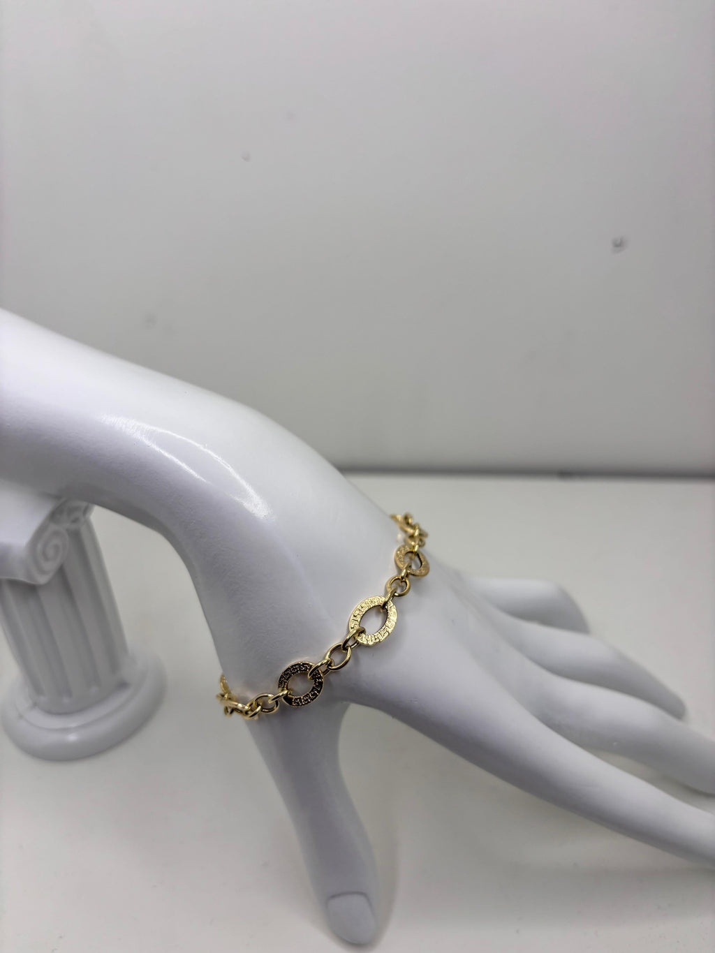 The Adira 18K Gold Chain Link Bracelet