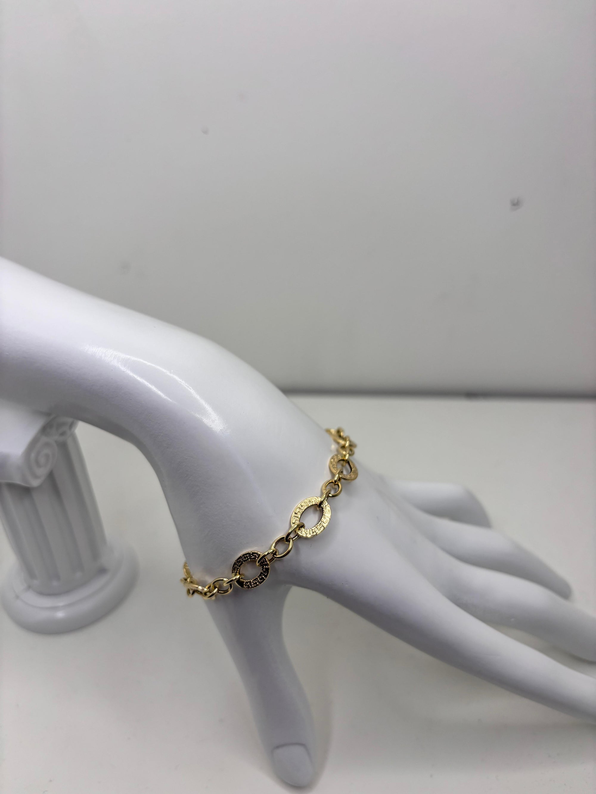The Adira 18K Gold Chain Link Bracelet